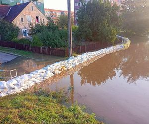 Sytuacja powodziowa w Szprotawie. Jest wezwanie do pilnej ewakuacji Dziećmiarowic [ZDJĘCIA].
