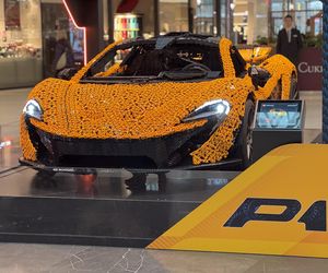 McLaren P1 z klocków Lego zaparkował w Poznaniu! To jedyny model na świecie [ZDJĘCIA]