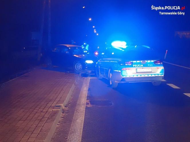 Śląskie: Kierowca BMW chciał staranować radiowóz, ale sam wypadł z drogi [ZDJĘCIA]