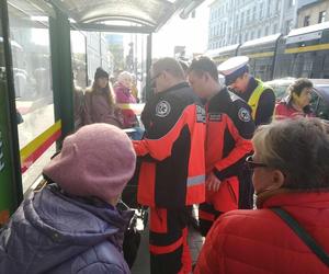 Nagłe zatrzymanie tramwajów przy Piotrkowskiej. Interweniowali ratownicy medyczni