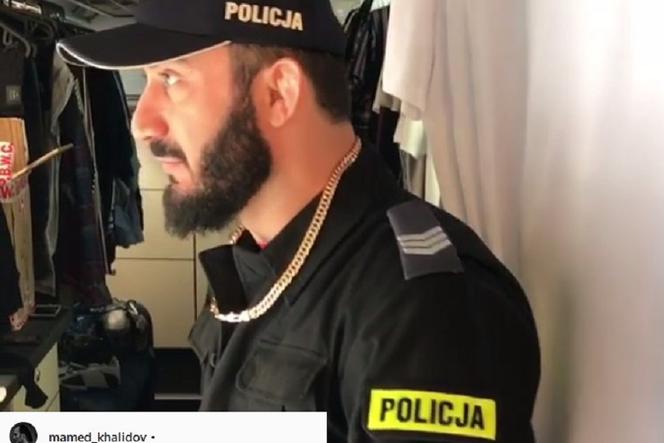 Mamed Khalidov w stroju policjanta