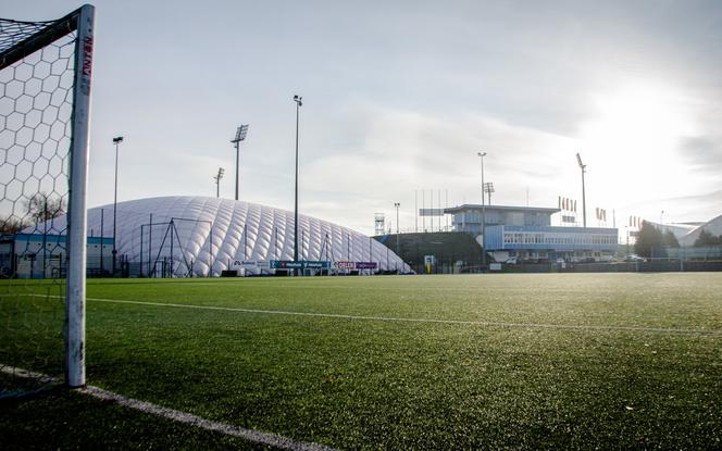 Boczne boisko stadionu Kazimierza Górskiego z kolejnym certyfikatem FIFA!