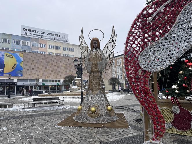 W centrum Gorzowa stanęła choinka! Jak wygląda?