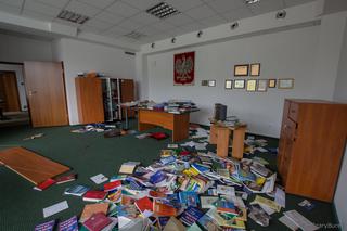 Zlikwidowana szkoła nadal straszy [GALERIA]