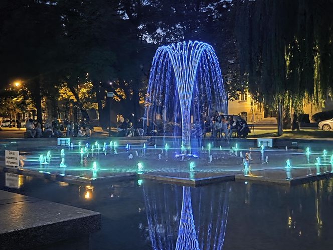 Muzyka, światło i woda w sercu Bydgoszczy. Ta fontanna naprawdę gra!