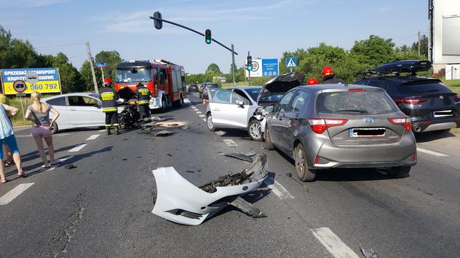 Na Strykowskiej zderzyły się trzy auta. Skutki nieustąpienia pierwszeństwa mogą być tragiczne!