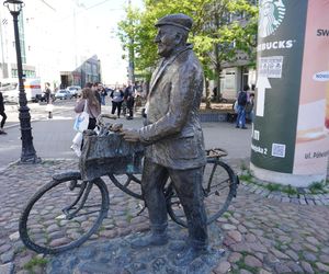 Pomnik Starego Marycha na ulicy Półwiejskiej 