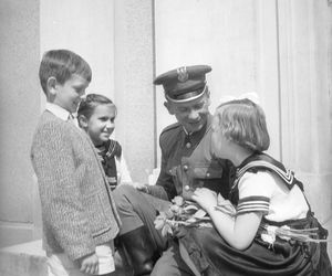 QUIZ PRL. Od Lenino do „fali”: Sprawdź, czy przetrwałbyś w wojsku PRL. Tylko dla orłów!