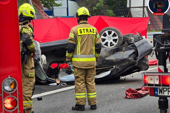 Tragedia w Piastowie. Dachowała samochodem, nie żyje