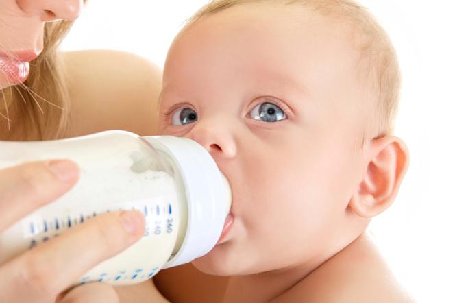 Refluks u niemowląt - kiedy ulewanie pokarmu może być niebezpieczne