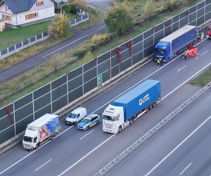 Śmiertelne potrącenie na A2. Nie żyje 71-letni kierowca ciężarówki