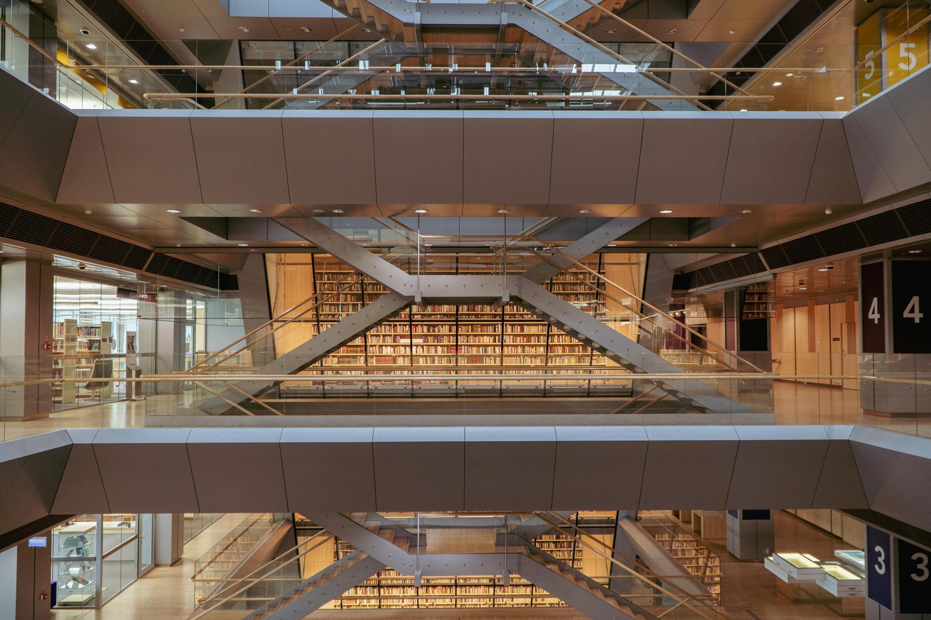 Biblioteka Narodowa Łotwy w Rydze - byliśmy w środku. Zobacz zdjęcia budynku w kształcie góry