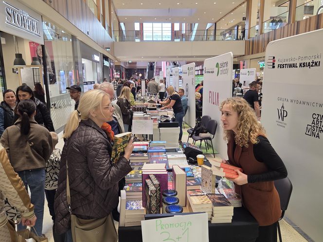 Tłumy na Kujawsko-Pomorskim Festiwalu Książki! Zielone Arkady zamieniły się w literacki raj