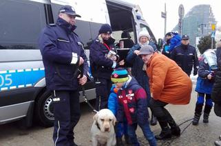 Policjanci, strażacy, żołnierze i strażnicy w Poznaniu też zbierają na WOŚP [ZDJĘCIA]