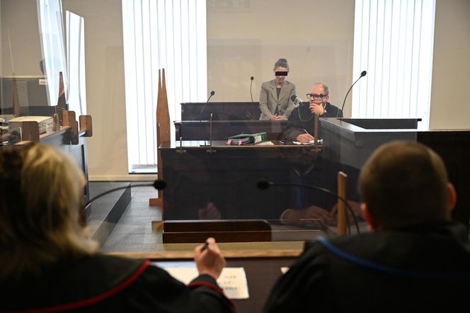 "Zaszczepiła" 40 dzieci nieznanym preparatem, narażając ich życie i zdrowie. Emerytowana pielęgniarka stanęła przed sądem