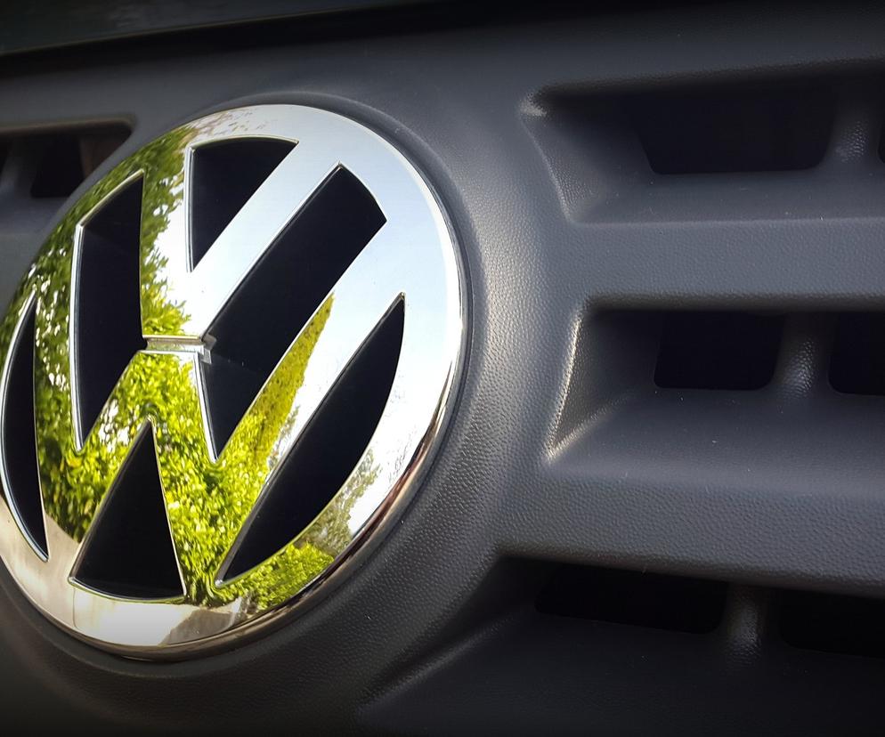 Volkswagen odmówił policji śledzenia skradzionego samochodu z małym dzieckiem w środku. Powód wręcz idiotyczny