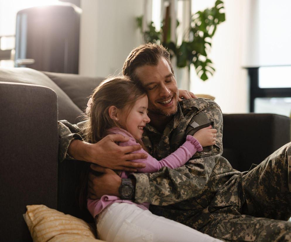 Nowe ulgi i benefity dla żołnierzy. Rząd zapowiada wprowadzenie Karty Rodziny Wojskowej