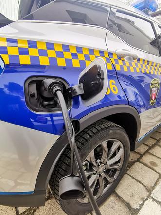 Kalisz: Strażnicy Miejscy mają nowy samochód elektryczny