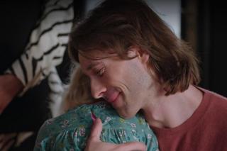 Barwy szczęścia, odcinek 2873: Rysunek córki Natalii przywoła u Cezarego cenne wspomnienia! Znów będzie tatą dla Lei - WIDEO, ZDJĘCIA