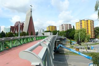 Montaż konstrukcji kładki na ul. Filaretów dobiega końca. Szykuje się zmiana organizacji ruchu