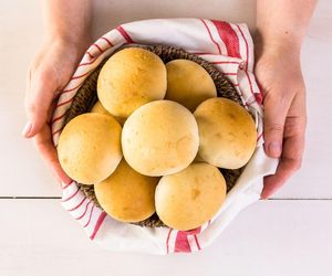 Zapomniałam o bułeczkach z piekarni. O wiele lepsze piekę w domu i dodaję 1 tajemny składnik 