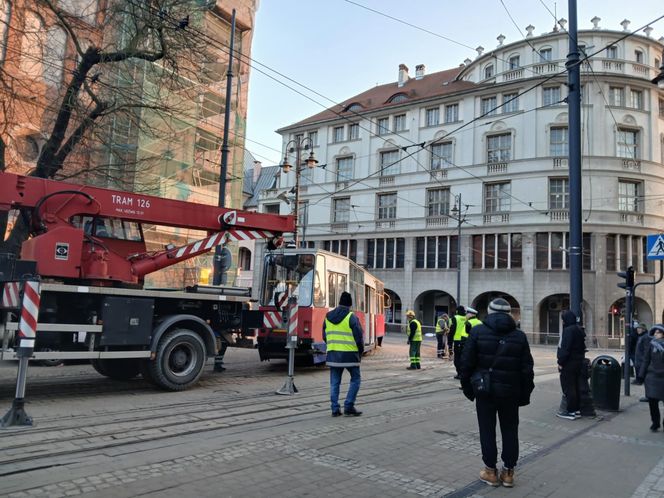 To mogło skończyć się tragedią w centrum Bydgoszczy. Wykoleił się tramwaj, którym podróżowało 50 pasażerów