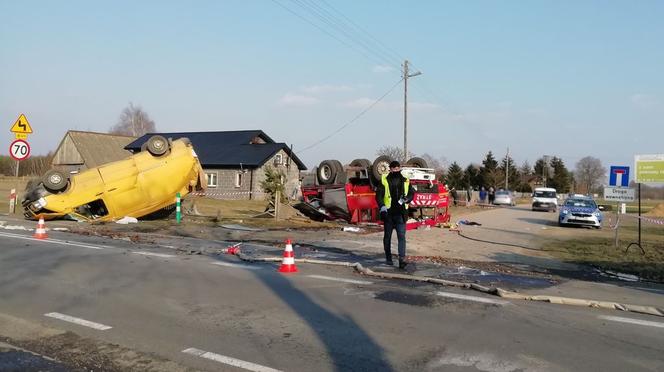 Strażacy jechali do pożaru, na akcję jednak nie dotarli. Masakra busa z wozem strażackim [FOTO]