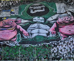 Derby Trójmiasta. Lechiści kupili flagę Arki, żeby ją spalić. Wydali majątek 