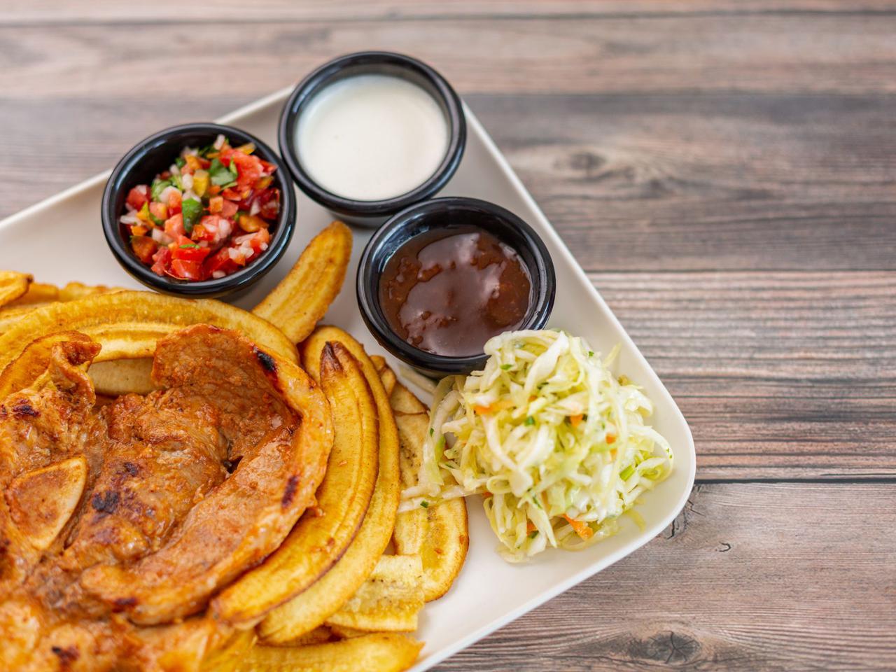 Pieczona karkówka podana z bananami według Magdy Gessler