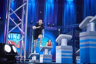 Poważny wypadek na planie Ninja vs Ninja. Uczestnik programu złamał kręgosłup na planie