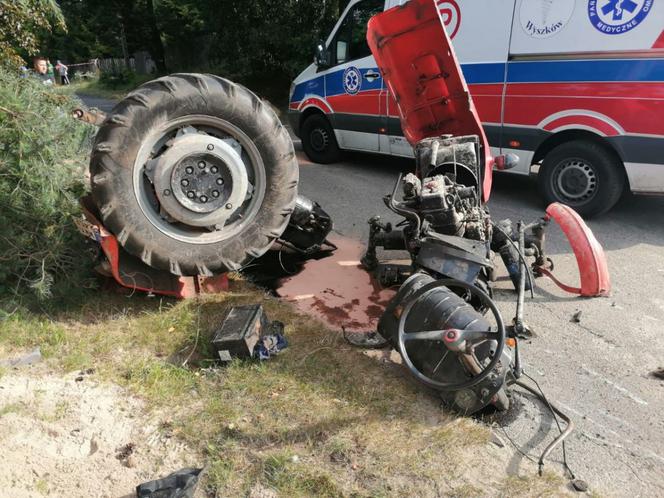 Plewica. Ciągnik rozleciał się na części! Zderzył się z tirem! ZDJĘCIA z fatalnego wypadku!