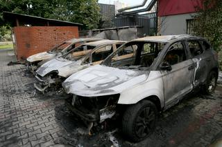 Ogromny pożar na Gocławiu. Spaliły się śmieci i samochody