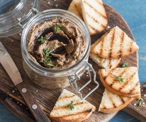 Nie tuńczyk, nie awokado. Najlepszą domową pastę jajeczną robię z tym aromatycznym składnikiem 