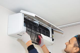 Ile kosztuje serwis i odgrzybianie klimatyzacji domowej? Aktualny cennik styczeń 2026