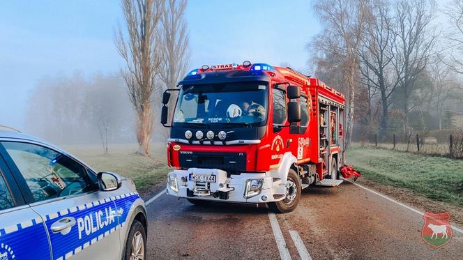 Dachowanie osobówki pod Sokołowem Podlaskim. Jedna osoba nie żyje, druga trafiła do szpitala