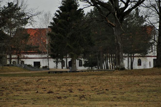 Pałac nad jeziorem czeka na Kaczyńską