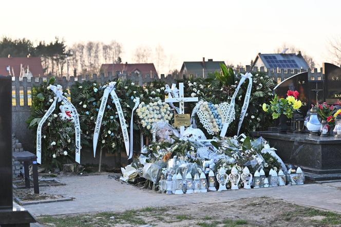 Oliwierek powiększył grono aniołków. Jego grób przykryła kołderka z białych róż