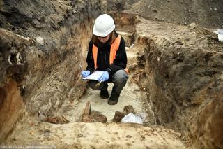 Ludzkie szczątki wykopane w Rembertowie. Zbiorowe mogiły na terenie jednostki wojskowej