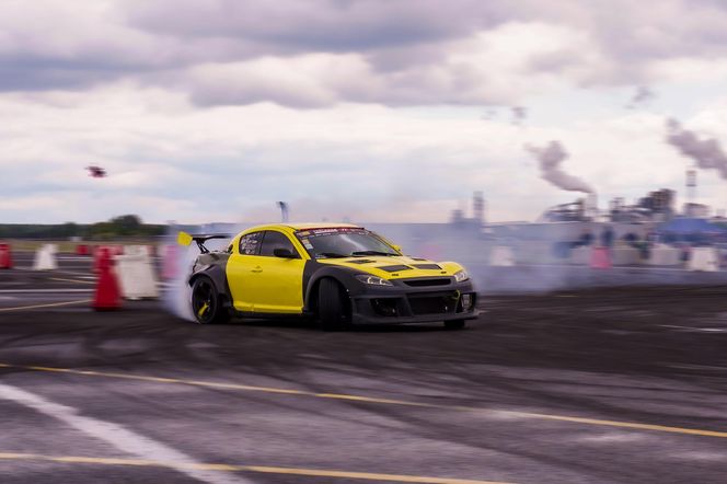 SkillZone Festiwal - motoryzacyjne emocje na lotnisku w Mielcu