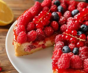 Szybkie ciasto z owocami, idealne na dzień ojca. Łatwy przepis, który zrobisz raz-dwa