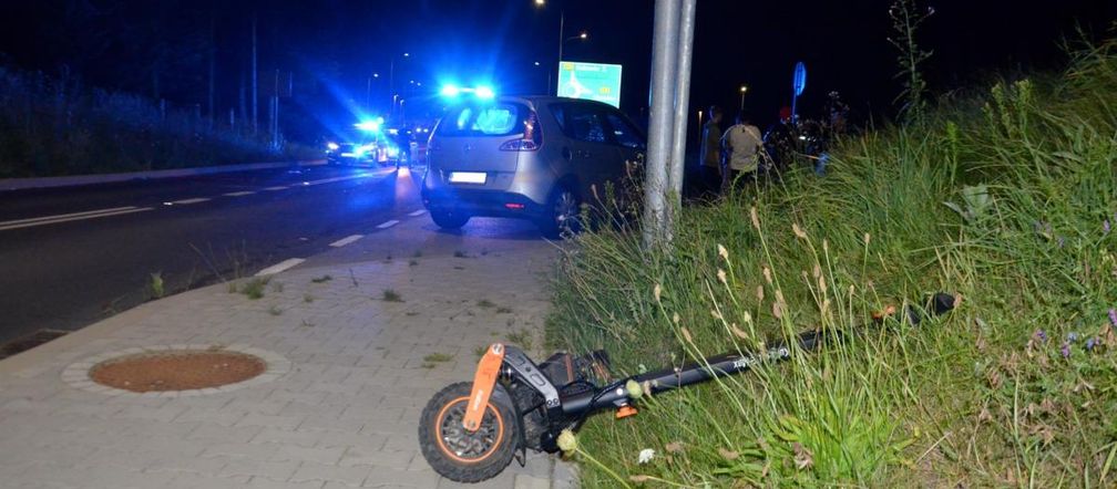 17-latek na hulajnodze w ciężkim stanie po zderzeniu z autem. Lądował helikopter LPR
