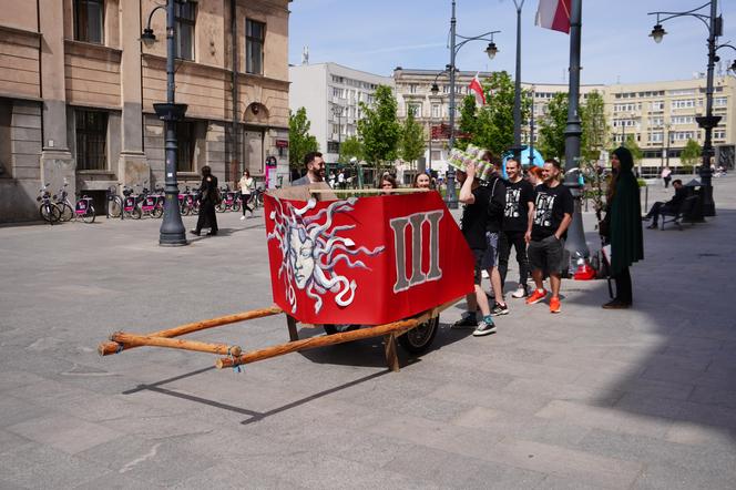 Pochód Juwenaliowy Łódzkich Uczelni. Studenci przejęli Łódź! [ZDJĘCIA]