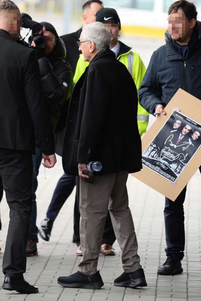 Robert De Niro już w Polsce. Aktor przyłapany na lotnisku w Warszawie