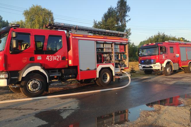 Gaszenie przez strażaków pożaru Baru Letniego