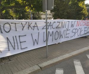 Paraliż w Katowicach. Rozpoczął się protest górników i hutników. Stal się hartuje, a rząd ją rujnuje
