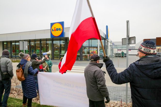 Protest przeciwko budowie centrum logistycznego Lidla w Gietrzwałdzie. Olsztyn, 14.12.2024