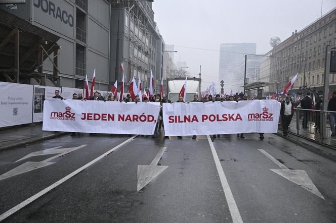 Marsz Niepodległości 2025 na żywo. Relacja z Warszawy. "Chcę zobaczyć Polskę samodzielną i niezakompleksioną"