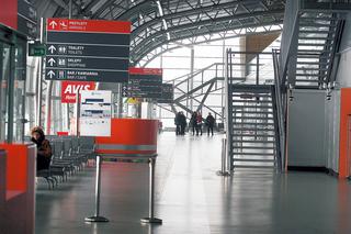Lotnisko-bubel w Modlinie będzie gotowe do lipca. Ale przewoźnicy zostają na Okęciu