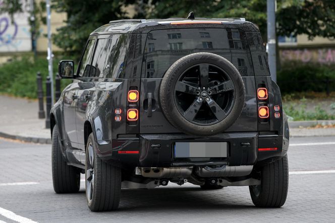 Agnieszka Woźniak-Starak zamieniła eko elektryczna Teslę na potężnego Defendera za 400 tyś.