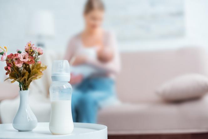 Niedopite mleko z piersi i niedopite mleko modyfikowane - czy trzeba je wylać? 